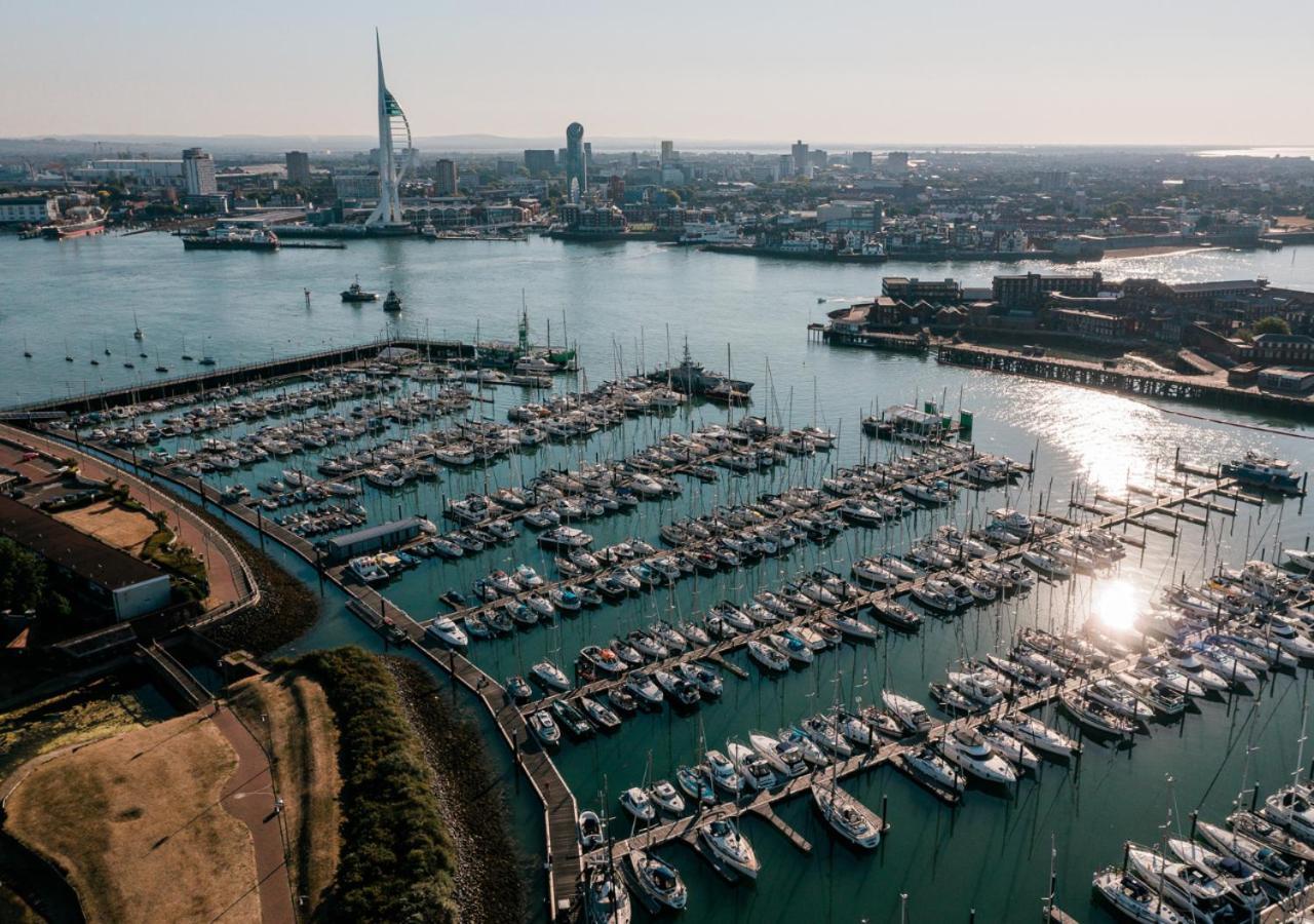 Rooms At Haslar Marina 戈斯波特 外观 照片